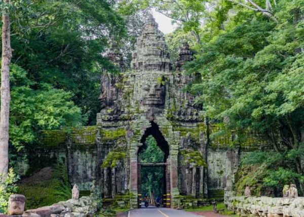 Experience the Best of Angkor Wat and Angkor Thom in One Day Tour - discovering Angkor Thom gates