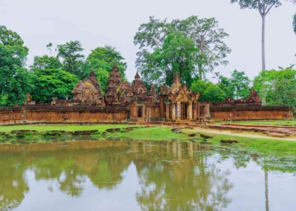 1 Day-Tour to Banteay Srei with us