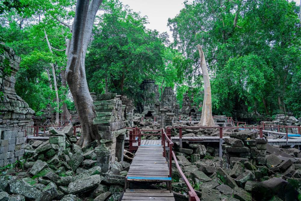 Banteay Chhmar Tour - Massive Angkorian Temple Ruins in Banteay Meanchey Province Cambodia