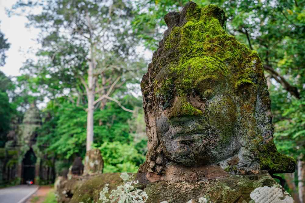 From the excellent sunrise photo opportunities to the mesmerizing bas-reliefs reflecting Hindu mythology and Khmer kingdom pride