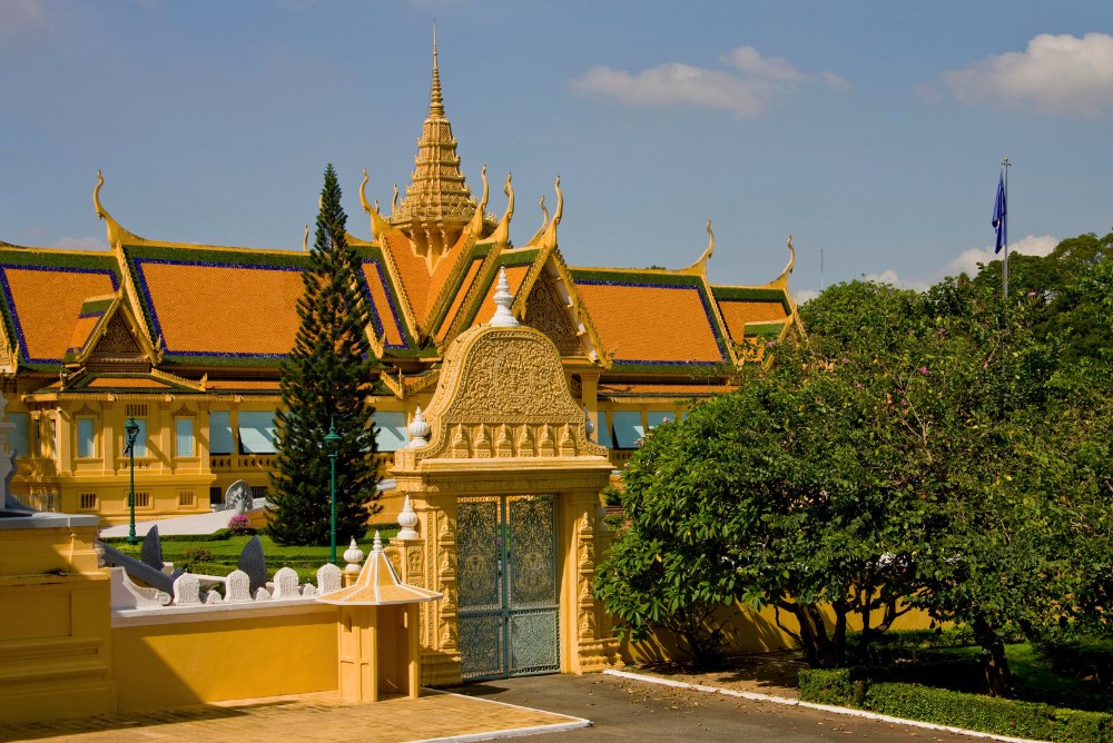 Explore Phnom Penh Tourist Attractions in a 4 Days 3 Nights Tour Itinerary - With Private Guide and Transfer