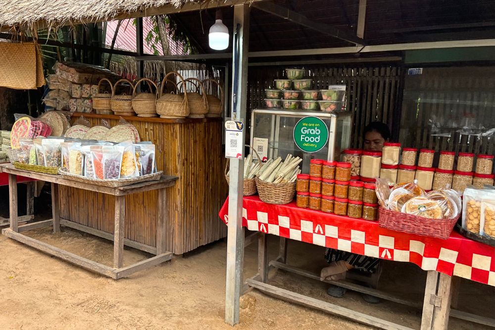 Palm Sugar Making and Palm Cake Tasting in Preah Dak Village