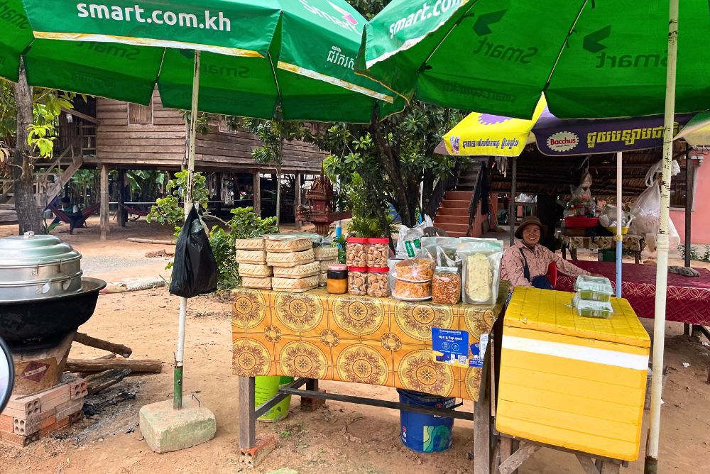 Traditional Palm Cakes and Palm Sugar Experience near Phnom Kulen